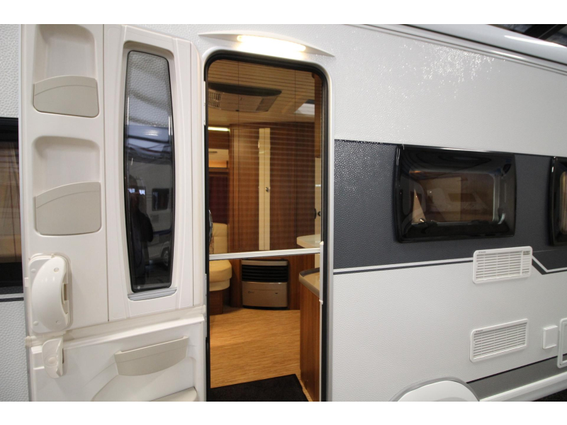 Hobby Excellent 455 UF Thule 6300 Airco Voortent  foto: 17