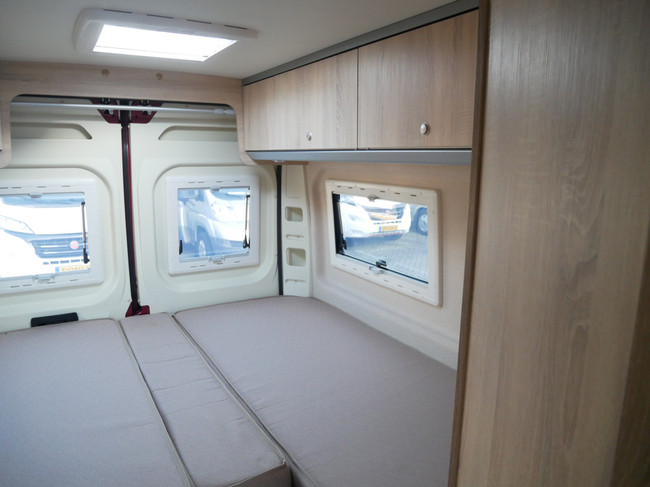 Clever 6.40 Mtr Buscamper, Chasis Maxi, &iexcl;&iexcl;Camas Bajas Longitudinales!! foto: 18