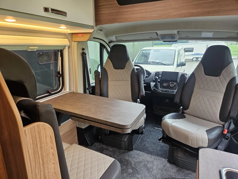 Weinsberg CaraBus 600 MQ Automatik Modell 2026 grau Foto: 8