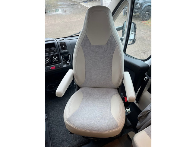 Carado T 448 Enkele Bedden Hefbed XXL garage Cruise Airco foto: 15