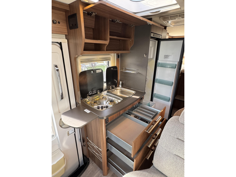 Hymer ML-T 580 - B&eacute;quilles hydrauliques - photo : 8