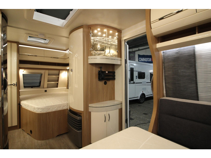 Hobby Excellent 495 UFE Mover, MPP accu, Voortent  foto: 19