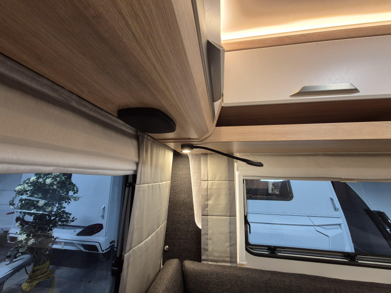 Knaus Sudwind 60 Years 500 EU Met luifel en vloerverw.  foto: 22