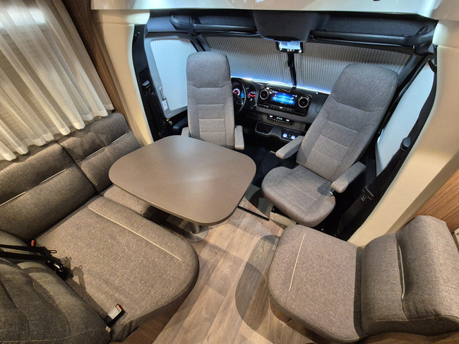 Hymer ML-T 620 163 PK AUTOMAAT 45.588 KM 4400 KG BOMVOL 12 MAANDEN GARANTIE MERCEDES SPRINTER 416 CDI LENGTEBEDDEN SOLAR 18 INCH ALUVELGEN foto: 13