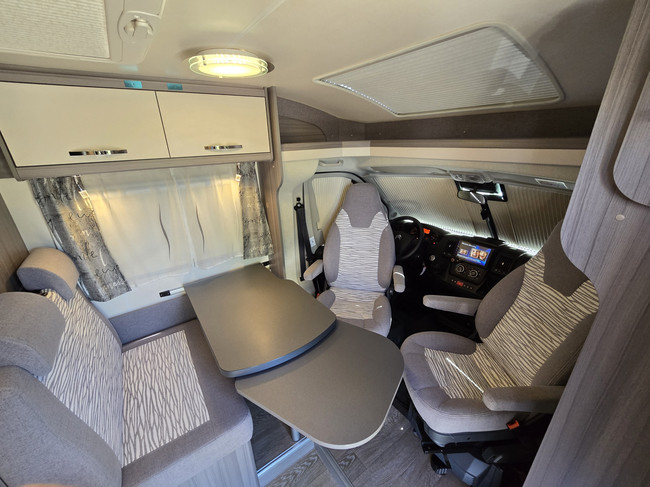 Hobby OPTIMA ONTOUR V65 GE SLECHTS 16.839 KM !! LUCHTVERING LENGTEBEDDEN TV + SATELLIET ZONNEPANEEL DRAAISTOELEN foto: 13