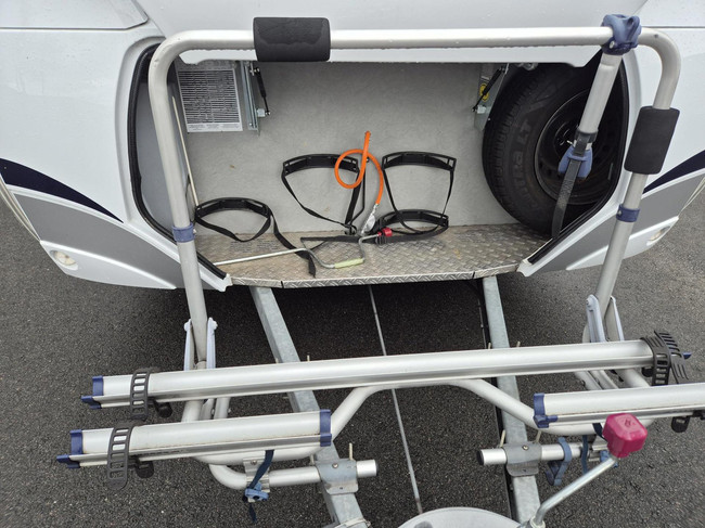 Dethleffs 430 DB Vast bed, mover, Voortent met aanbouw Bovag foto: 4