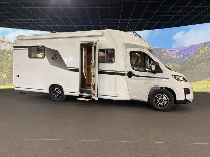 Knaus L!ve Wave 700 DX 180hp automatic /queen bed photo: 5