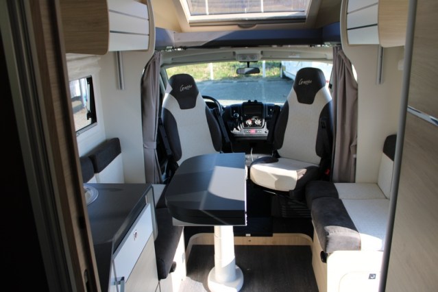 Challenger Graphite Vip Edition T 328 idem Chausson 788 AUTOM&Aacute;TICO Fiat 140 cv equipado con cama Queen y cama abatible 4 pers. (76 foto: 21