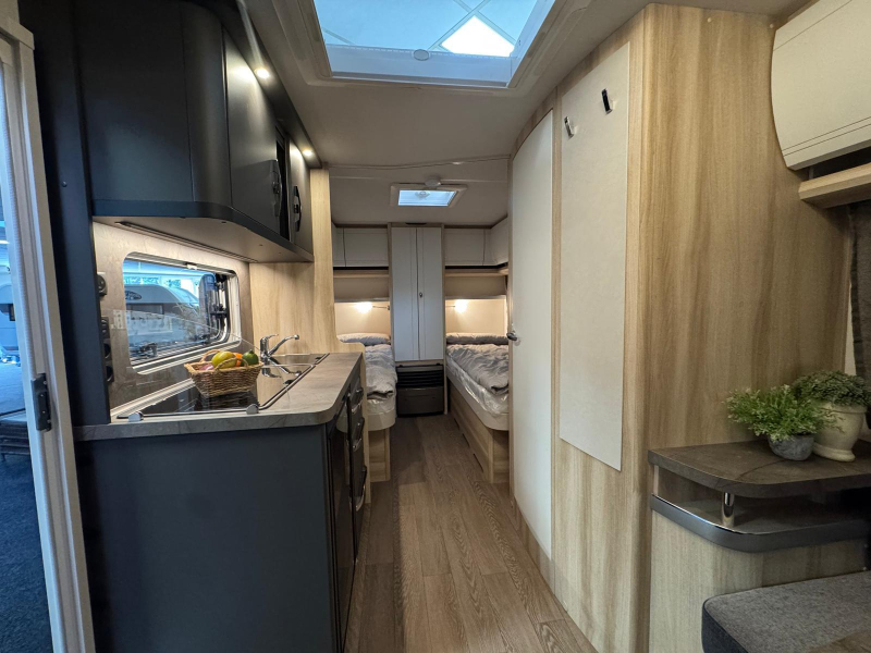 Hobby De Luxe 460 LU foto: 2
