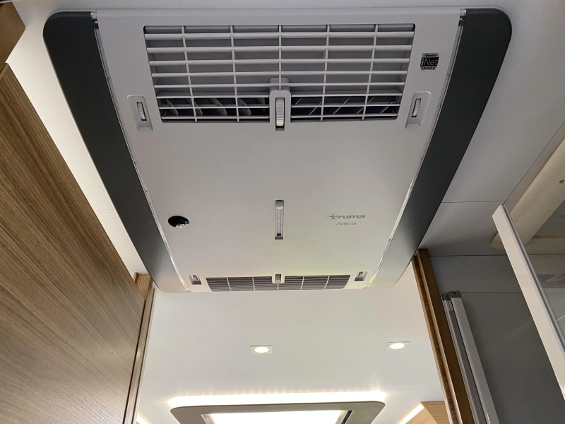 Adria Sonic Plus 700 DC Automaat | Dakairco Level  foto: 15