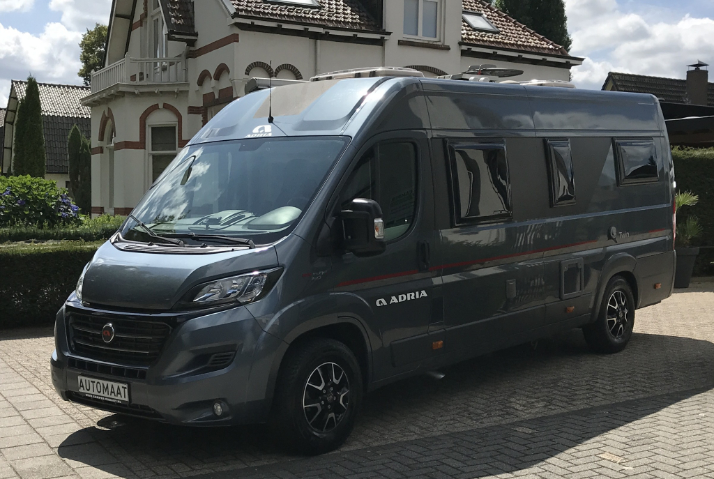 Adria 640 SLX # AUTOM&Aacute;TICO # CAMAS INDIVIDUALES # foto: 6