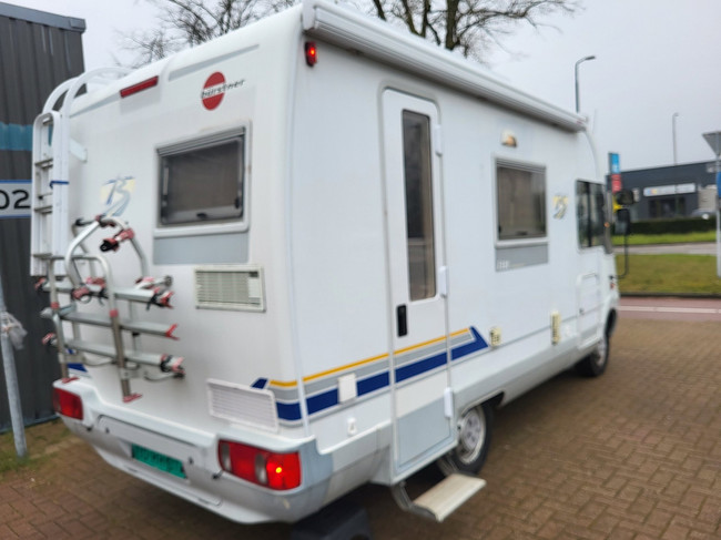 Fiat 230 2.8jtd Bürstner Top staat veel ruimte foto: 3