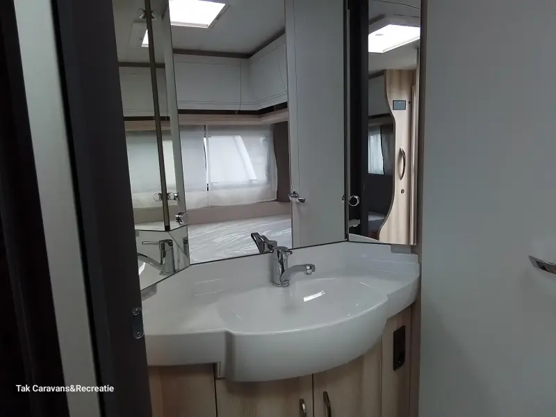 Hobby De Luxe 460 UFE net binnen  foto: 7