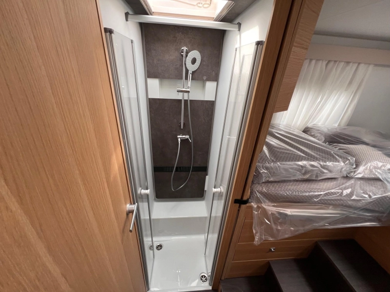 Adria Coral 670 DL AUTOMAAT/180PK  foto: 9