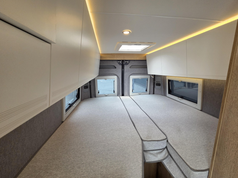 Clever Runner 640 Skyroof 180HP Busbiker photo: 2