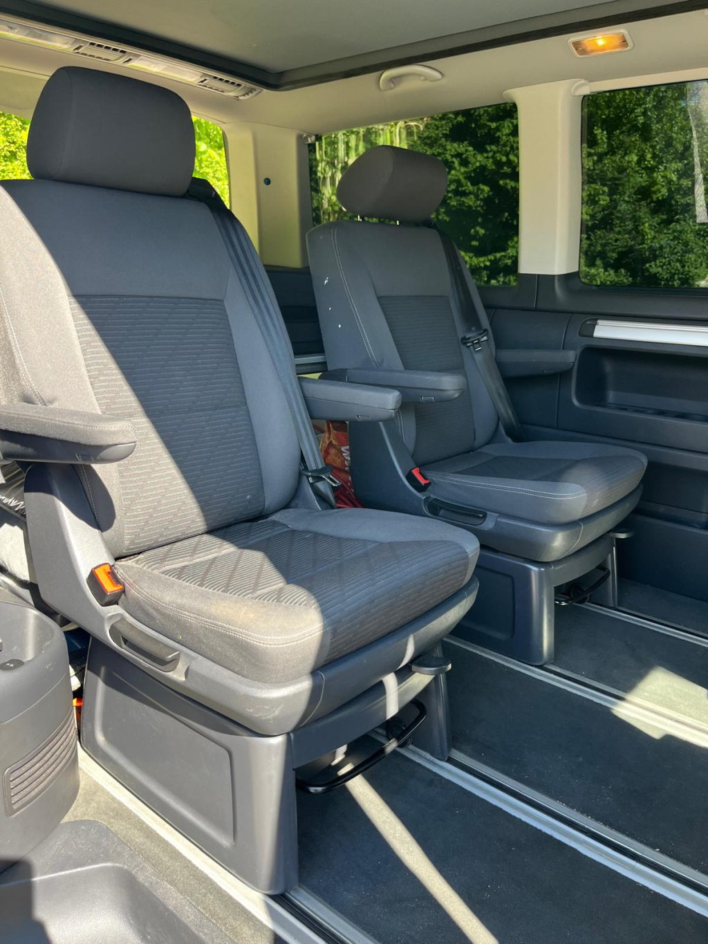 VOLKSWAGEN MULTIVAN STARTLINE photo: 13