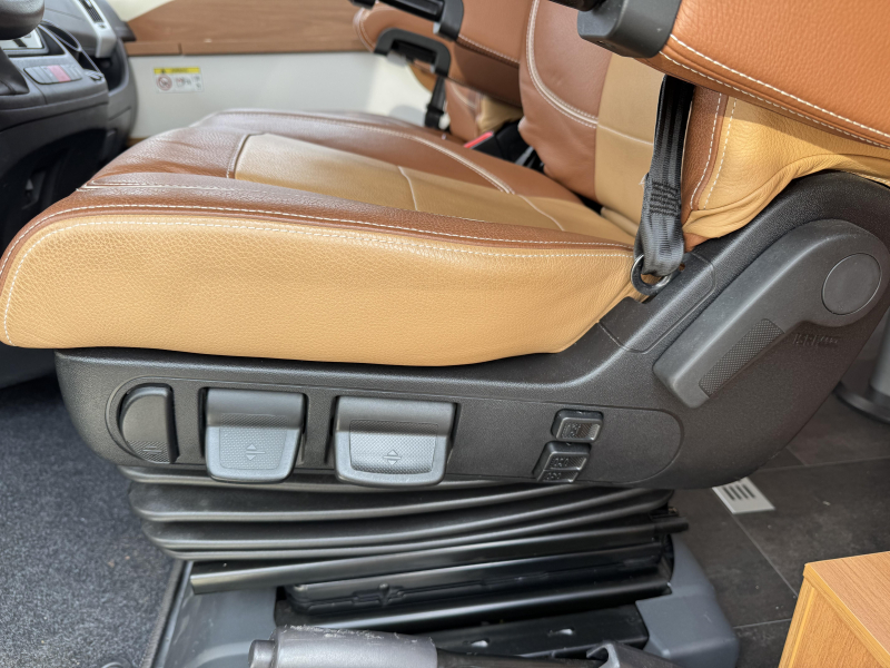 Dethleffs Globetrotter 7850 XL-I Automatik SEHR LUXURI&Ouml;S! Foto: 15