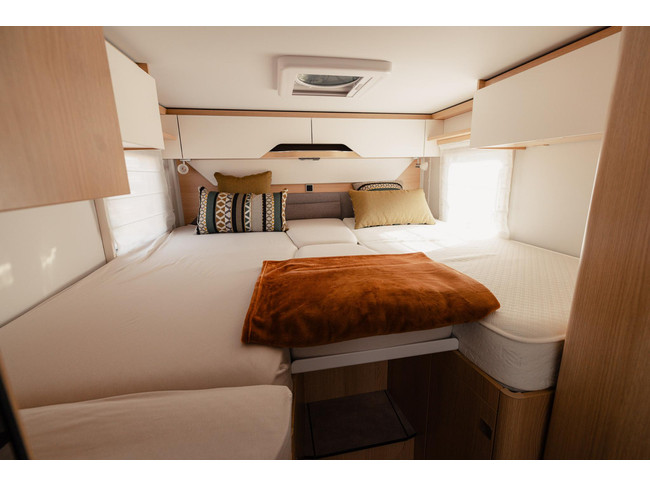 Hymer BMC-I 580 Blackline Zeer compleet.... XXL bed, level, airconditioning, etc foto: 18