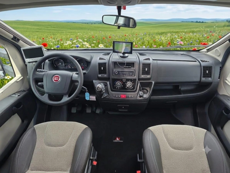 Adria Coral S 670 SL camas longitudinales/5 plazas con cintur&oacute;n foto: 6