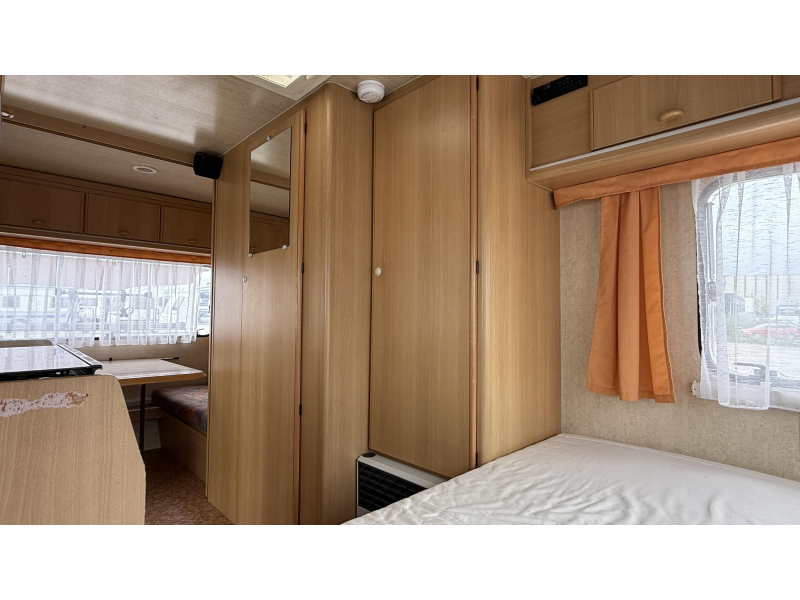 Adria Optima 425 TK Festbett Sitz Toilettenraum Foto: 4