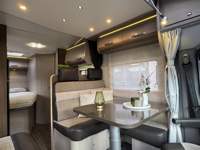 Adria Matrix Supreme M 657SF 150 cv Euro5 Renault Master **Excelente estado/4 asientos/6 plazas para dormir/Amplio sal&oacute;n/Alde/Panel solar foto: 8