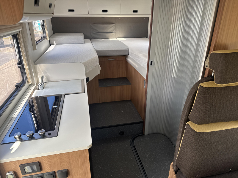 Sun Living S 70 SL Camas longitudinales cama abatible foto: 10
