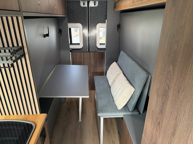 Mercedes-Benz Sprinter / Free Storage photo: 10