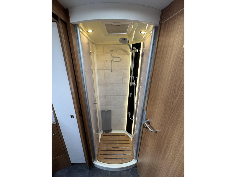 Dethleffs Globetrotter 7850 XL-I Automatik SEHR LUXURI&Ouml;S! Foto: 12