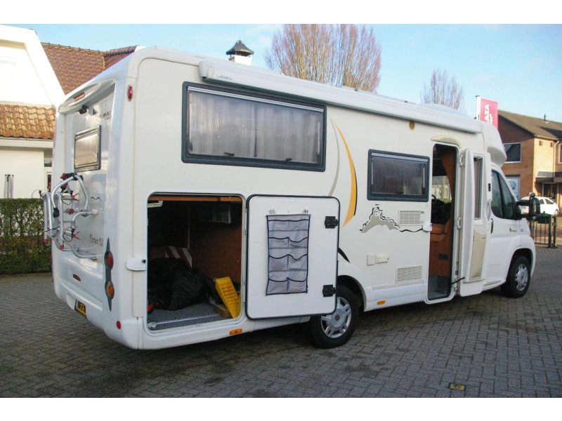 Benimar Perseo 560 Enkele bedden, XXL Garage  foto: 5