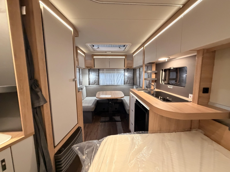 Knaus Sport 450 FU 1800 KG + Cama francesa foto: 11
