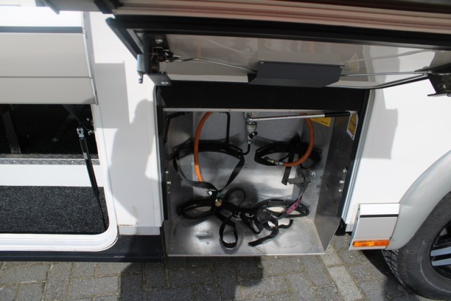 Carthago Chic E Line I 50 Yachting Fiat occasion 05-2017 automatic transmission Level system (120 photo: 9