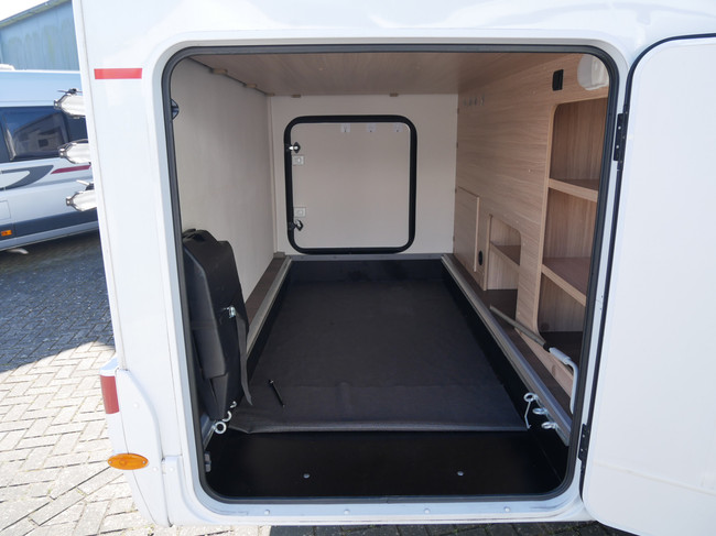Sunlight T67, 9-Traps automaat, Lengtebedden, XXL Garage foto: 21