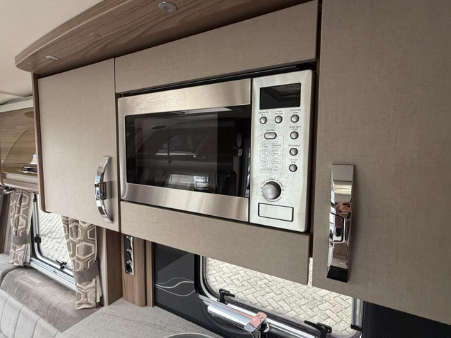 Swift Elite 645 Levelsysteem Mover Luifel Zonnepaneel Oven foto: 13
