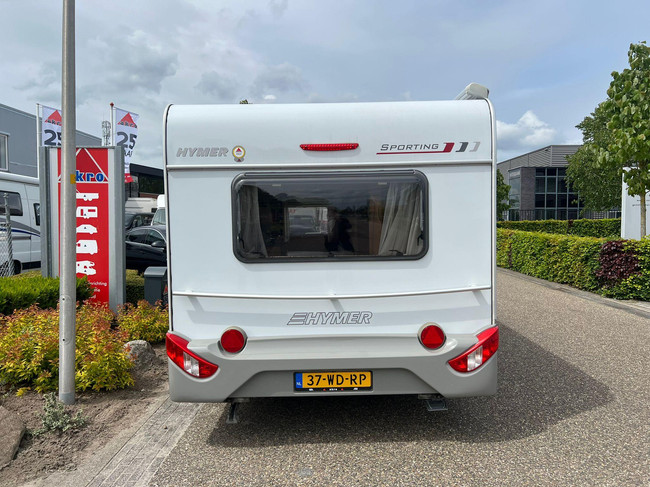 Hymer Sporting 465 | Mover enti&egrave;rement automatique | Auvent comme neuf | Sommier &agrave; lattes | Coin salon convertible | Auvent | Lit fran&ccedil;ais | Porte-v&eacute;los photo : 5