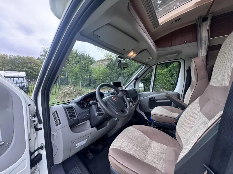 Adria Coral S 690 SC Queens-bed  foto: 8