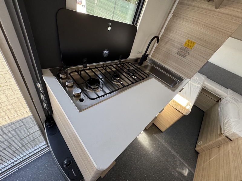 Adria Altea 502 UL 60 Year, T&uuml;r mit Fenster Foto: 15
