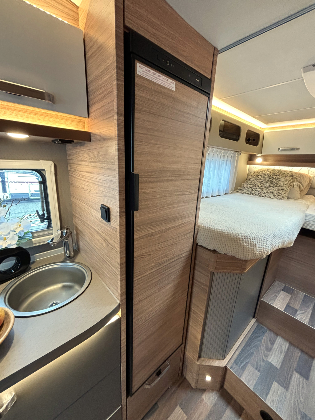 Weinsberg CaraLoft 640 MERCEDES AUTOMAAT ENKELEBEDDEN HEFBED foto: 9