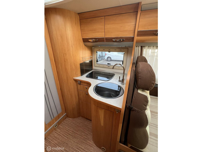 Adria CORAL S 690SP 160PK Queensbed Luifel Zonnepaneel Oven foto: 9