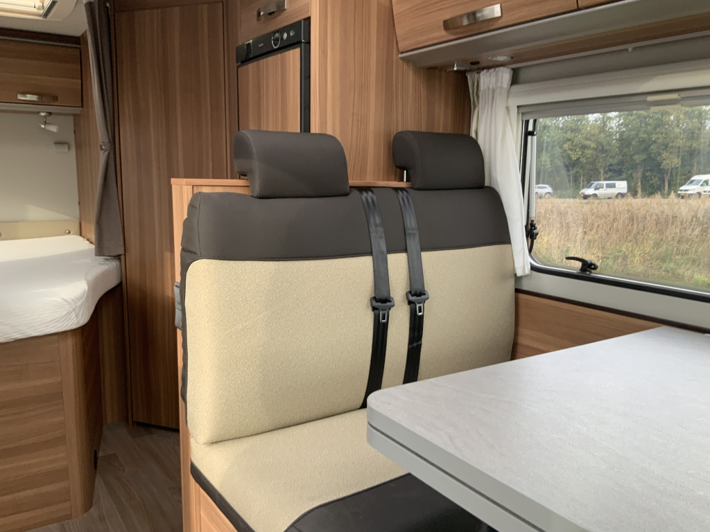 Weinsberg Cara Loft 650 ME, 2.3 MultiJ. 120 Teilintegriert, Drehsitze, Franz&ouml;sisches Bett, Bj. 2021 Camper Centrum On the Road am Noorderringweg 4 in Marum. Foto: 6
