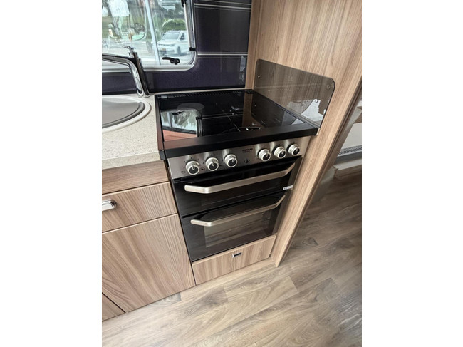 Swift Elite 645 Levelsysteem Mover Luifel Zonnepaneel Oven foto: 11
