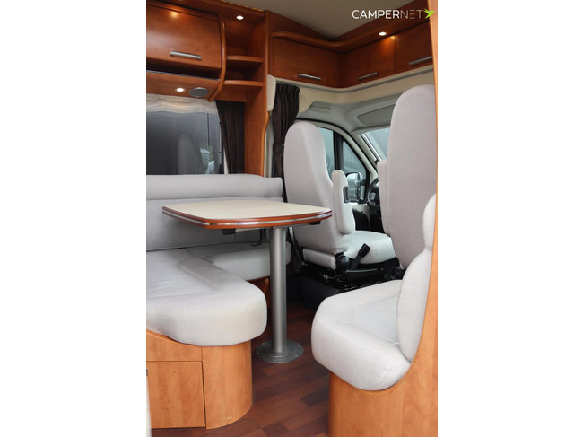 Carthago CHIC C-LINE T 4.9 150cv Multijet | Camas individuales | Inversor | Suspensi&oacute;n neum&aacute;tica | Paneles solares | Toldo | Ducha exterior | Portabicicletas foto: 4