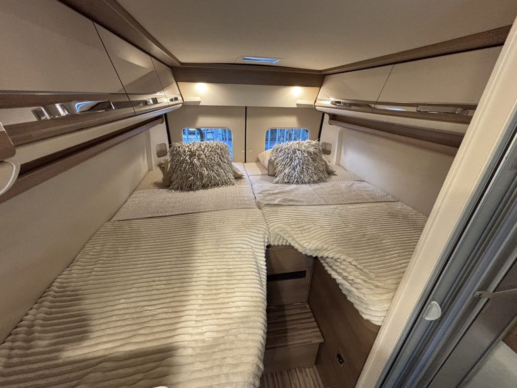 Carthago Malibu 600 LE CAMAS INDIVIDUALES + TECHO ELEVABLE 9T AUTOM&Aacute;TICO foto: 2