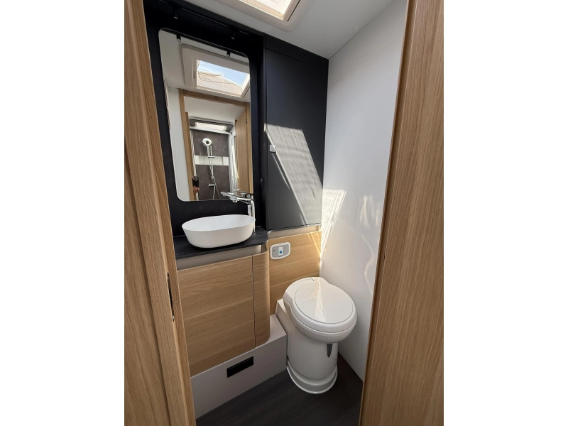 Adria Coral Plus 670 DL Face To Face  foto: 20
