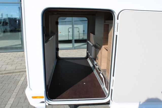 Young Knaus VanSation 650 Peugeot 2.2 l/ 165 hp with only 7,873 km single beds (45 photo: 13