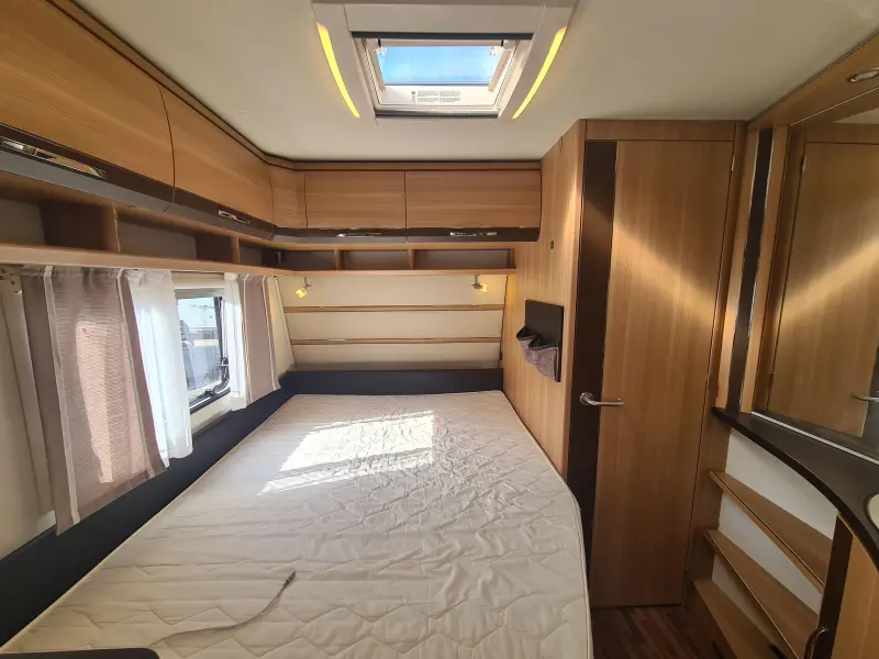 LMC Passion 440 D Voortent en mover  foto: 12