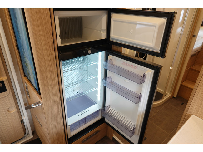 NIESMANN BISCHOFF Arto 88 EK 180Pk Automatic 9-Speed ​​| Eifel Grey | Level System | Roof Air Conditioning photo: 11