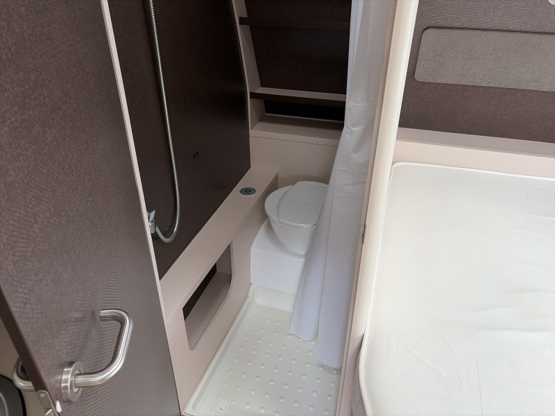 Dethleffs C'Go 495 FR Mover/Awning photo: 3