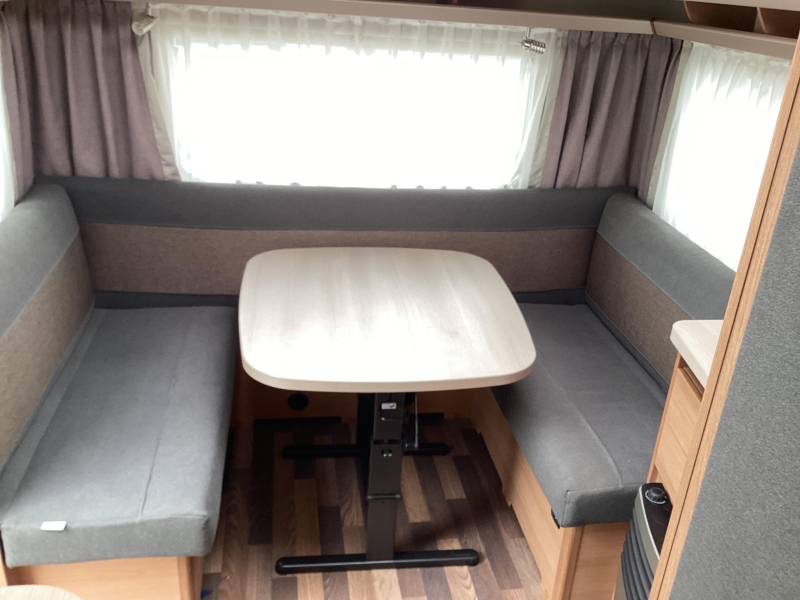 Knaus Sport 460 EU camas individuales foto: 3