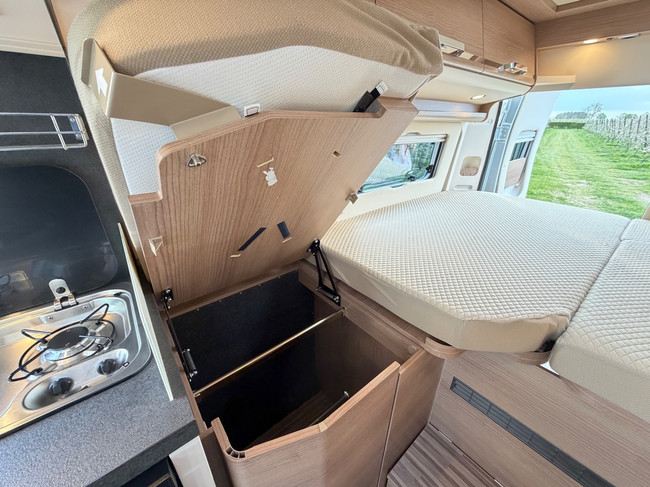 Malibu 600 LE Automaat Diesel/Elek. Verwarming/Solar/Trekhaak/Gasalarm/160PK/Lengtebedden/10” Navi/Vol opties! 2023 foto: 18