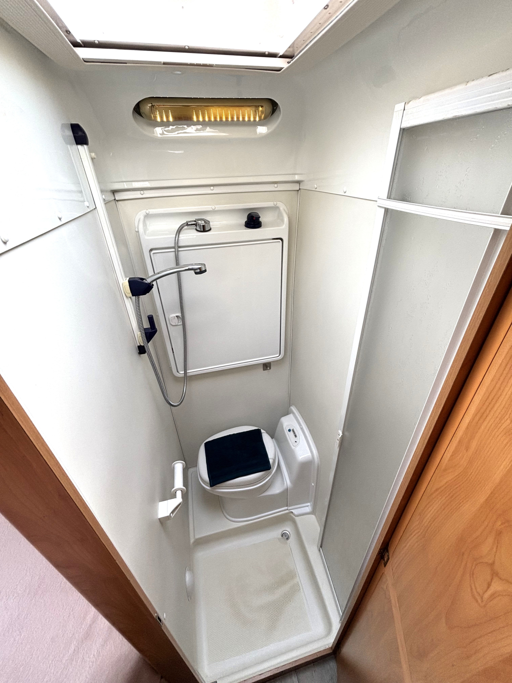 Hymer E 690 DUBBELLUCHT FRANSBED + HEFBED 4X ZONNEPANEEL! foto: 11